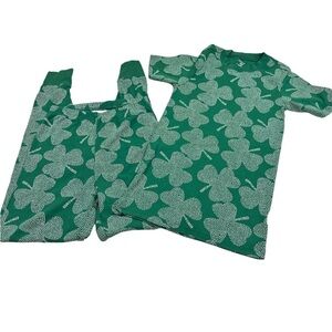 Carter’s Adult PJ Set St Patricks Day, 3 Leaf Clovers Shortsleeved Jogger Hem